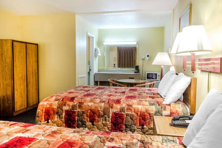 2 Queen Beds (2 of 14)