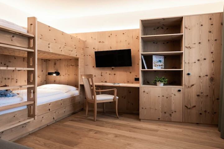 Room 11 of 42