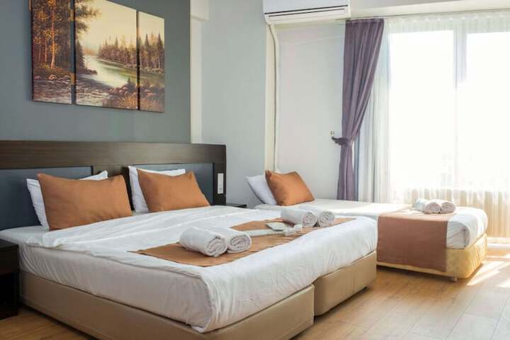 Room 10 of 29