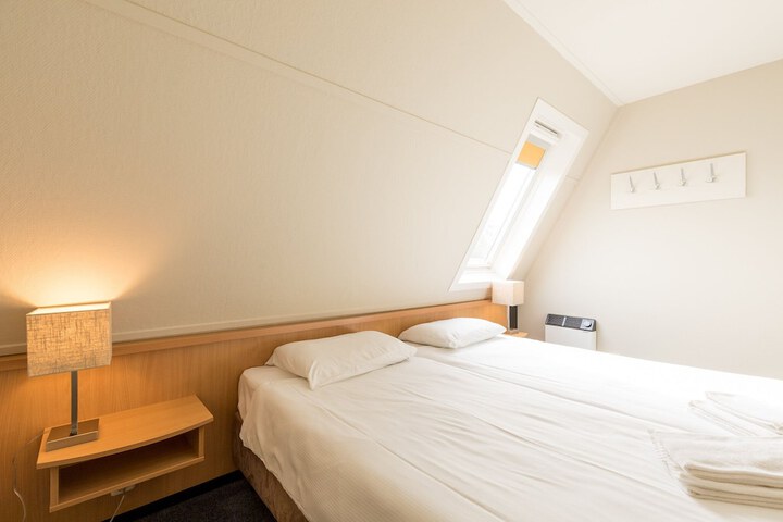 Room 5 of 52