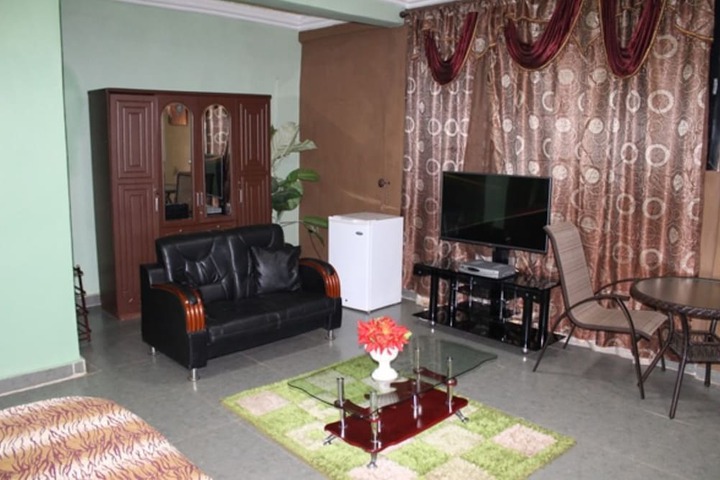 Room 8 of 14