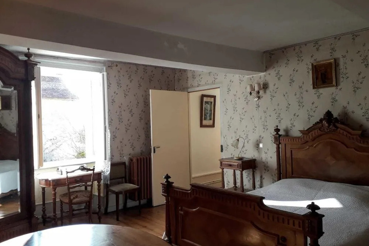 Room 3 of 9