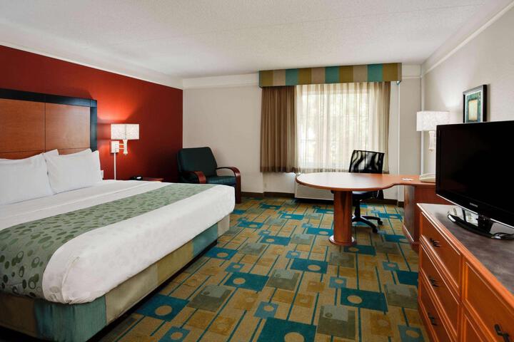 1 King Bed (15 of 18)