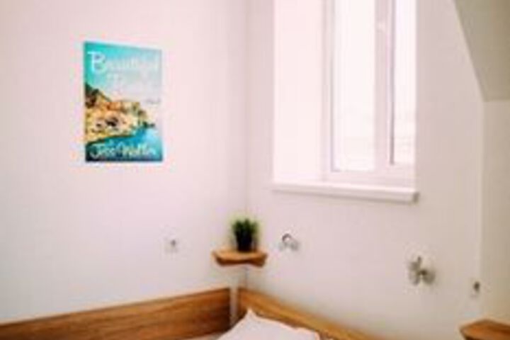Room 28 of 62