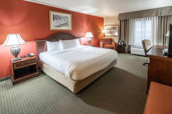 1 King Bed (1 of 4)