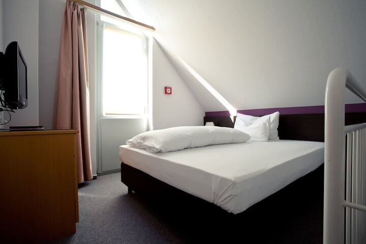 Room 3 of 35
