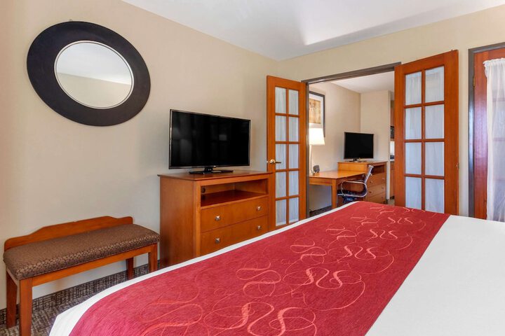 1 King Bed Suite (21 of 44)