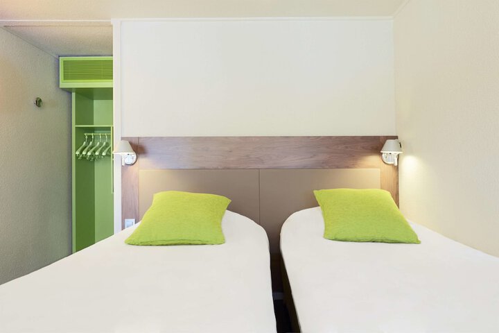 Room 13 of 30