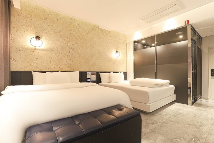 Room 31 of 74