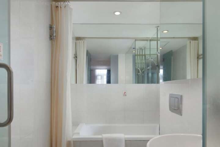 Room 30 of 53