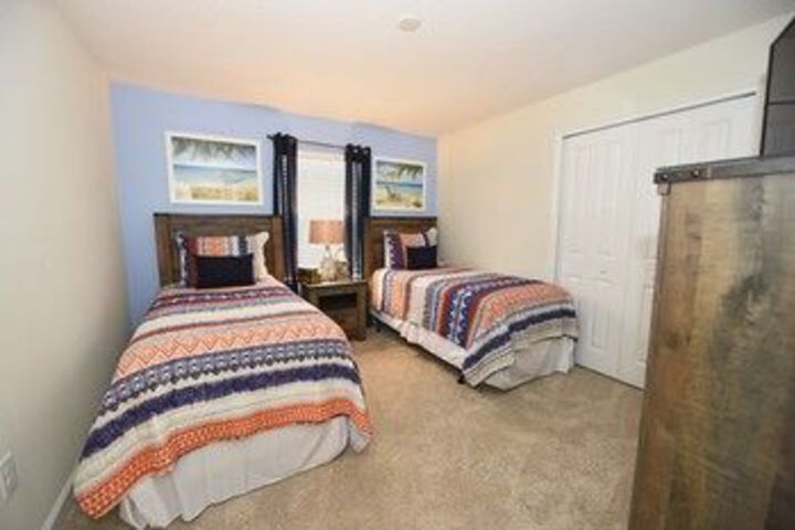 Room 9 of 25