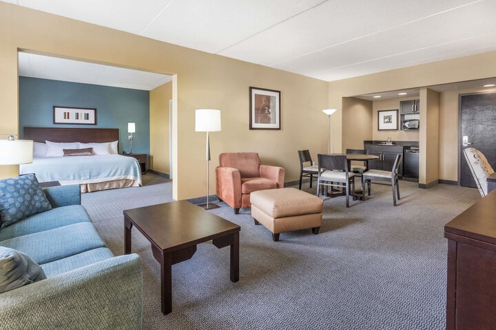 Room 7 of 32