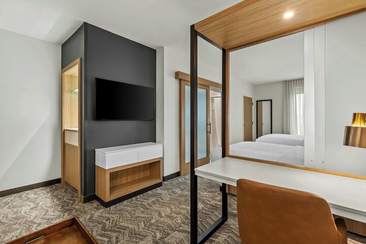 Room 15 of 40