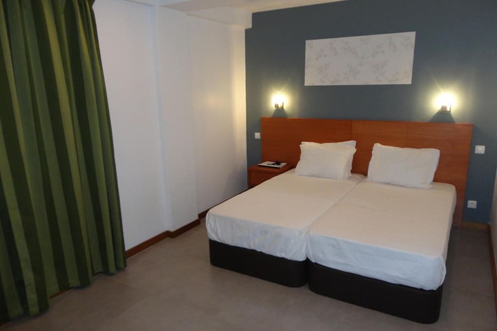 Room 9 of 38