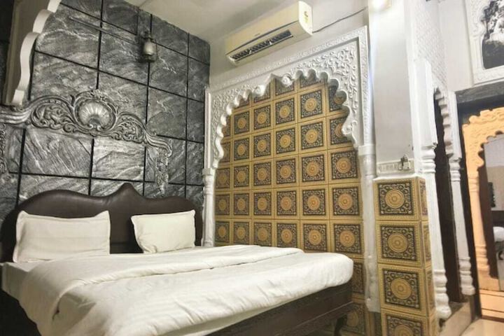 Room 3 of 20