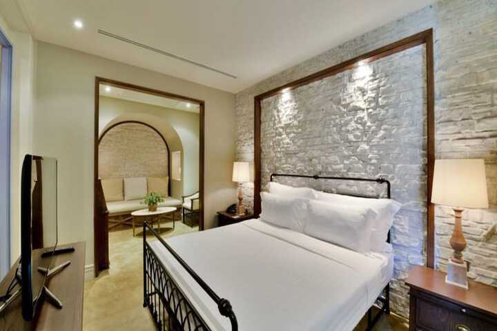 Room 11 of 207
