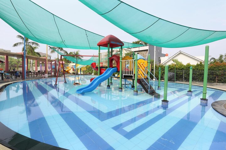 Pools & Facilities