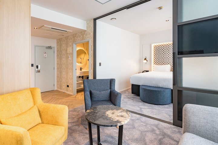 Room 32 of 69
