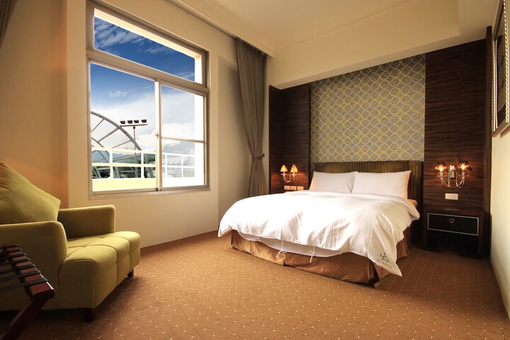 Room 16 of 44