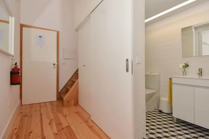 Room 4 of 11