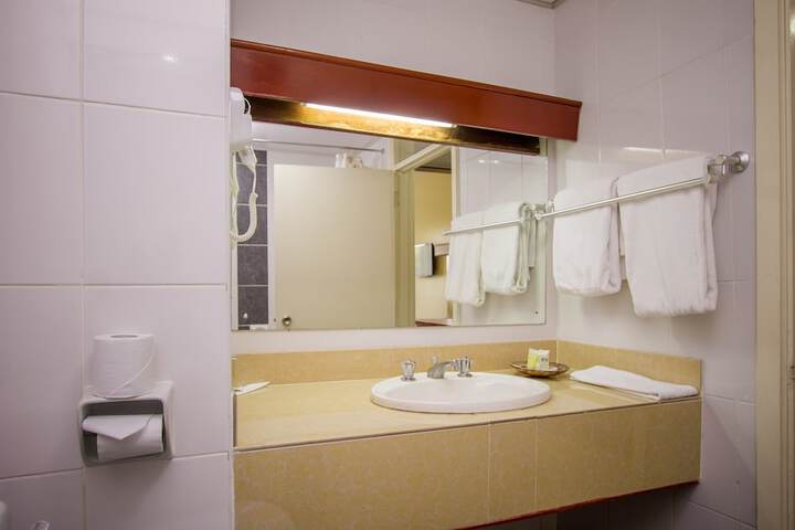 Room 33 of 46