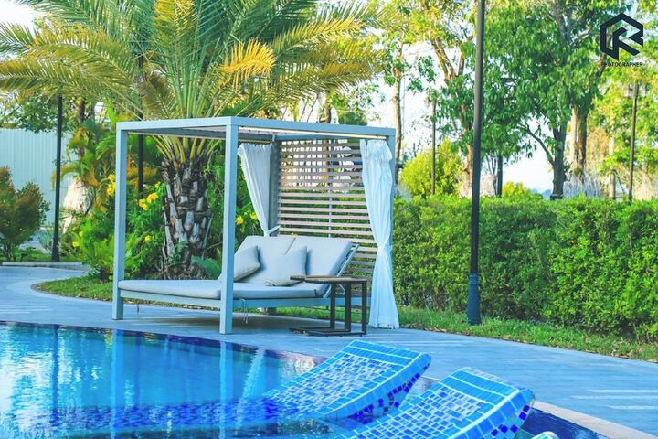 Sundeck 265 of 313