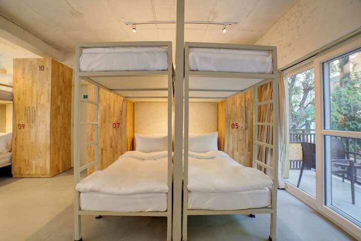 Room 11 of 23