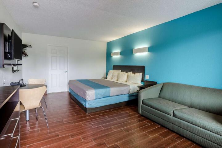 2 Double Beds (1 of 7)