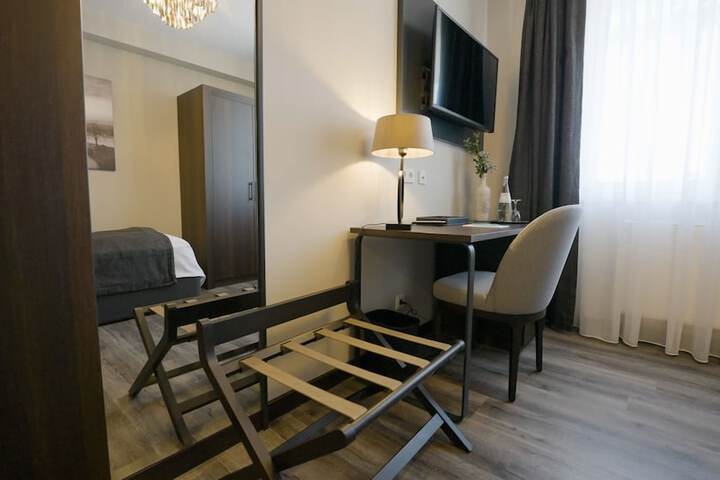 Room 11 of 24