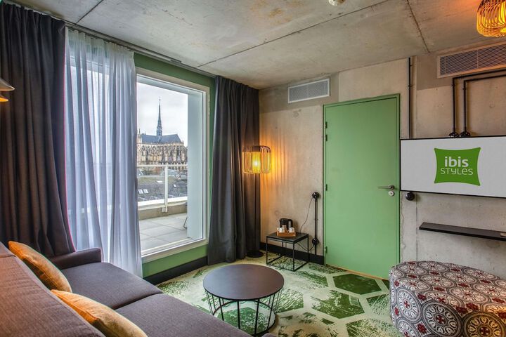Room 35 of 126