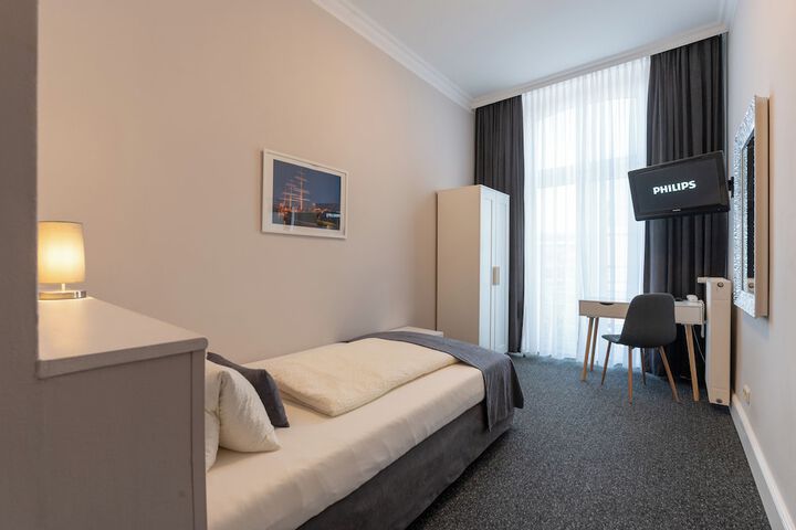 Room 42 of 50