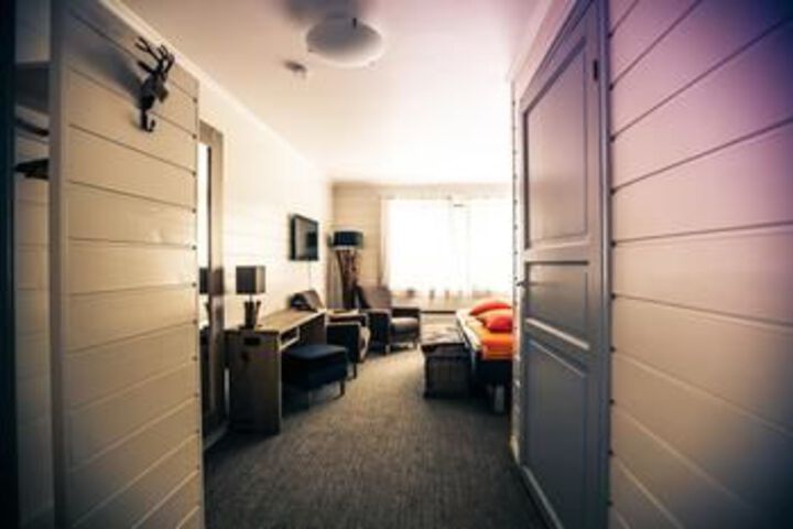 Room 52 of 106