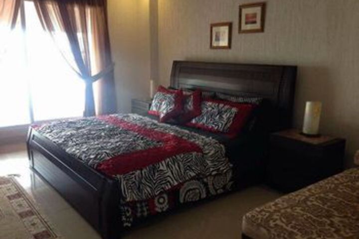 Room 4 of 32