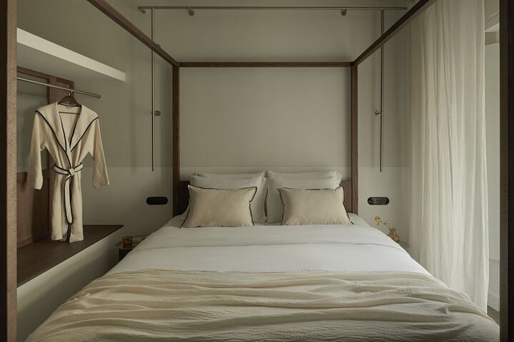 Room 16 of 51