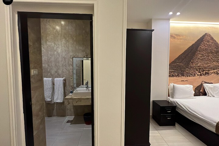 Room 102 of 284