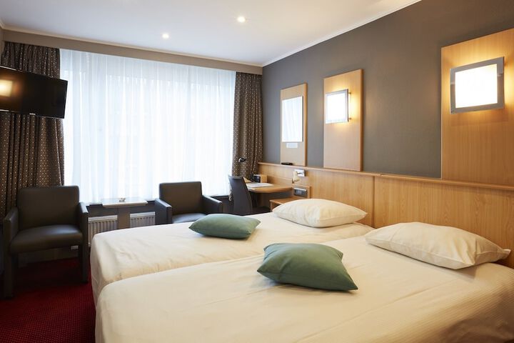 Room 15 of 68
