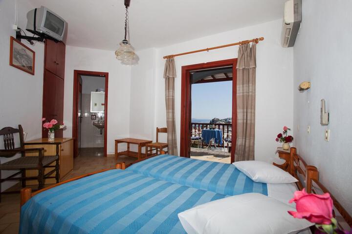 Room 8 of 25