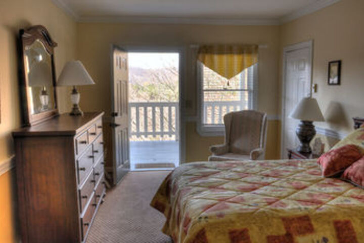 Room 12 of 28