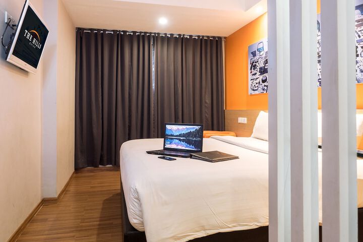 Room 10 of 103