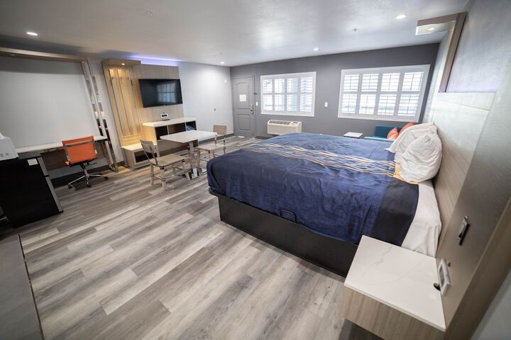 1 King Bed (5 of 47)