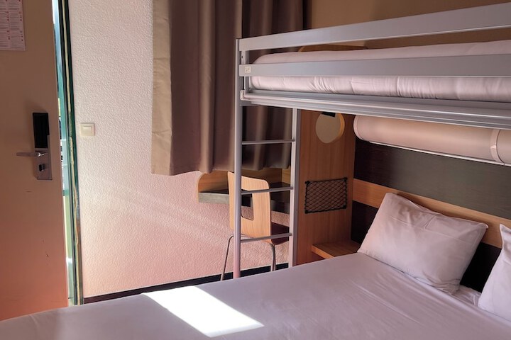 Room 21 of 69