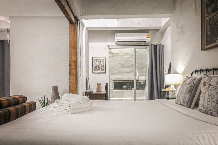 Room 10 of 84