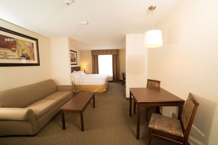 Room 3 of 74