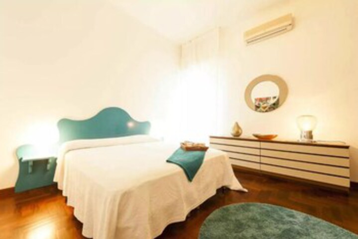Room 10 of 13