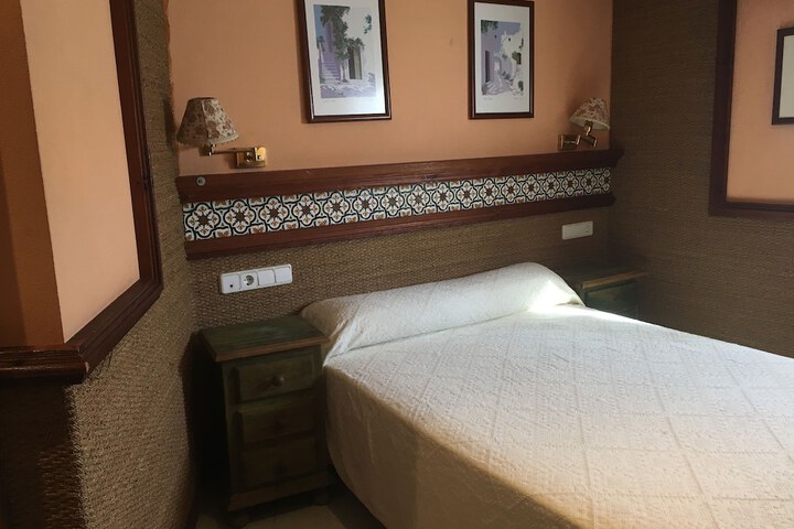 Room 9 of 27