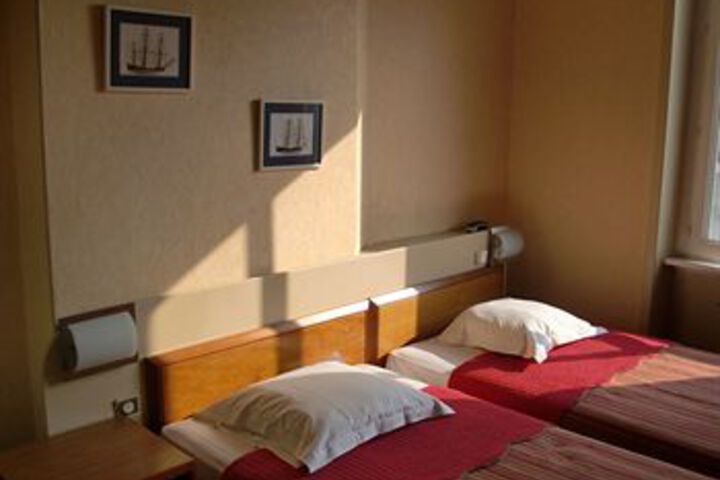 Room 17 of 28