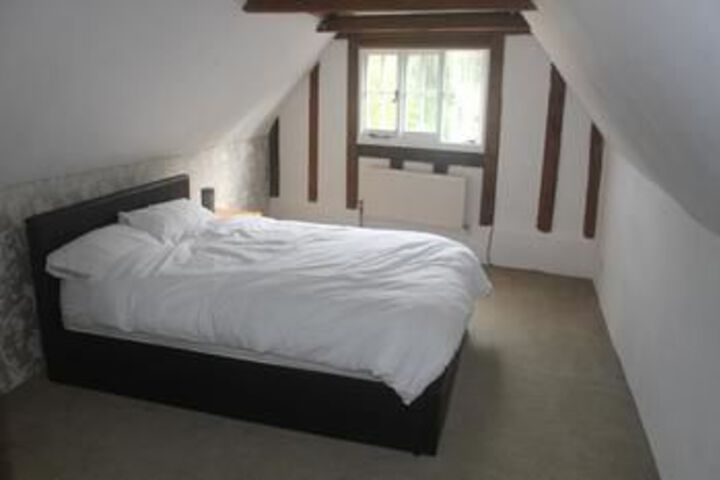 Room 10 of 16