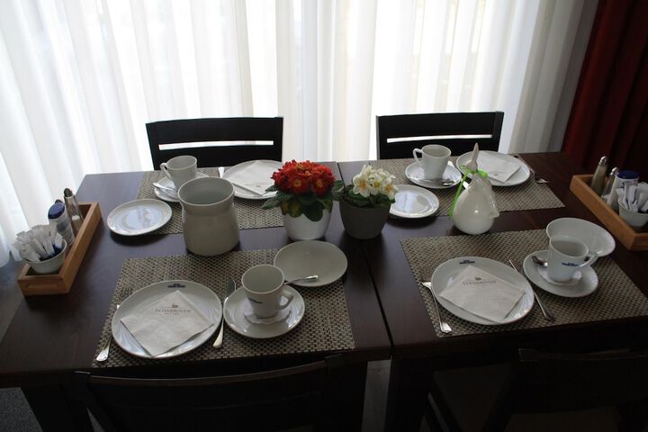Dining 40 of 46