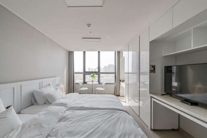 Room 53 of 90
