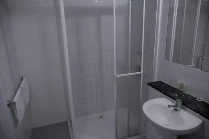 Room 7 of 10